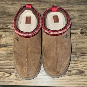 Lightly Worn Tazz Platform UGG Slippers